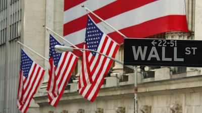 Dow Jones Falls, Tech Stocks Sell Off To Kick Off Week