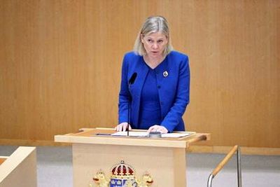 Sweden confirms it is joining Finland in requesting Nato membership