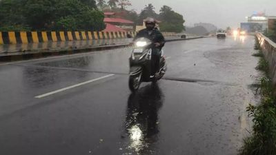 Karnataka: Mangaluru witnesses heavy showers; 3 flights diverted