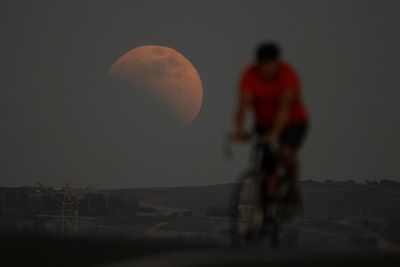 AP PHOTOS: Lunar eclipse thrills stargazers in the Americas