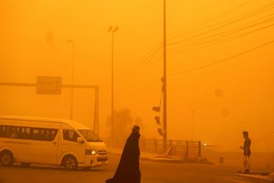 Thousands hospitalised as latest sandstorm brings Iraq to standstill