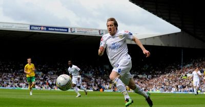 Luciano Becchio's brilliant reaction to Leeds United's equaliser as Pablo Hernandez watches on