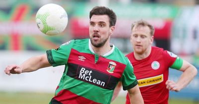 Glentoran and Warrenpoint Town pay tribute to retiring defender Gavin Peers