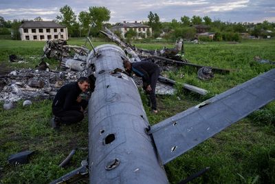 Ukraine mounts effort to rescue last fighters at steel mill