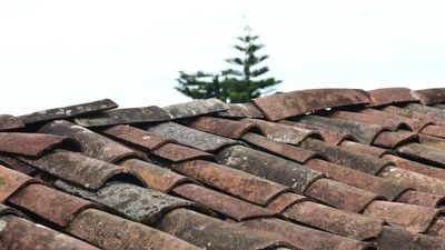 Trio jailed over elaborate Melbourne roofing scam that fleeced elderly home owners of $434,000