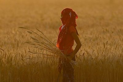 Wheat-laden trucks, ships stranded at Indian port