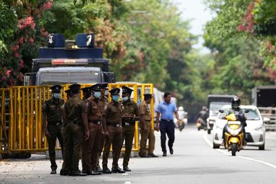 Censure vote vs Sri Lankan leader fails as crisis simmers