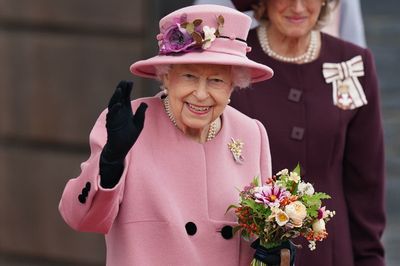 What events will the Queen attend on the platinum jubilee weekend? - OLD