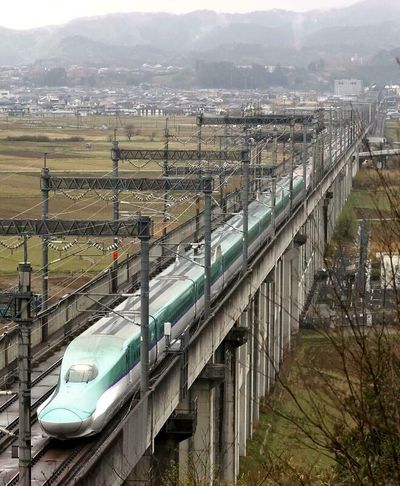 Transport ministry to ask JR firms to speed up Shinkansen quake resistance work