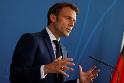 Macron tells Zelenskiy: French arms deliveries to Ukraine will intensify