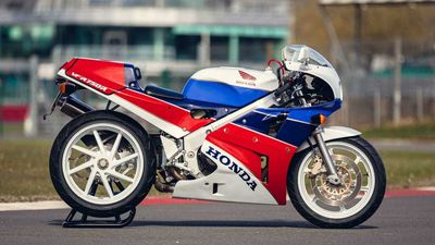 Never-Registered 1990 Honda RC30 Sells At U.K. Auction For £65,250