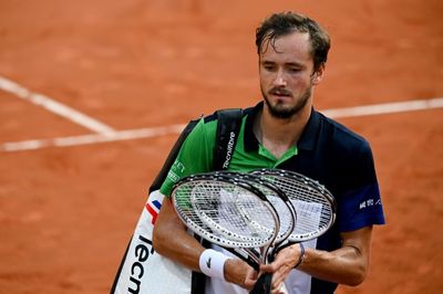 Medvedev rules himself out for French Open crown after comback loss