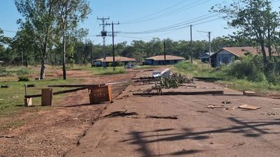 Early voting for federal election reaches displaced residents who fled Wadeye due to recent unrest