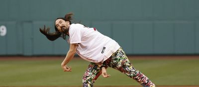 Steve Aoki’s terrible first pitch makes a lot of sense after hearing Matt Barnes’ pregame advice