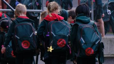 Victorian schools hit with staff shortages amid COVID-19 and flu outbreaks