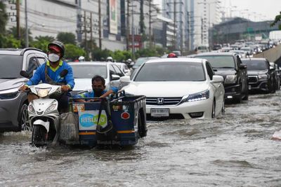 Downpours paralyse Greater Bangkok's morning traffic