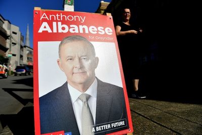 Australia PM contender overcame crash, party coup rumblings