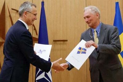 Boris Johnson hails ‘historic day’ as Finland and Sweden officially apply to join Nato in rebuff to Putin