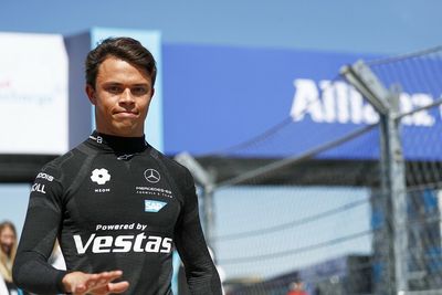 De Vries expects to be "thrown in the deep" in F1 practice debut