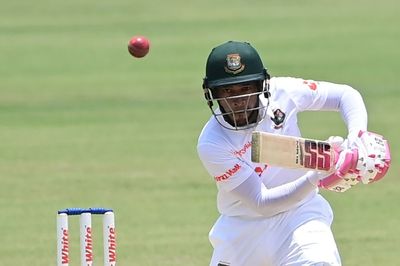 Mushfiqur ton guides Bangladesh to lead over Sri Lanka