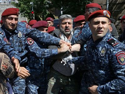 Armenian protesters paralyse metro in growing unrest