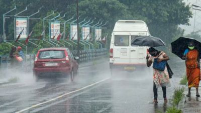 Rains continue in Kerala, Red alert in 4 districts