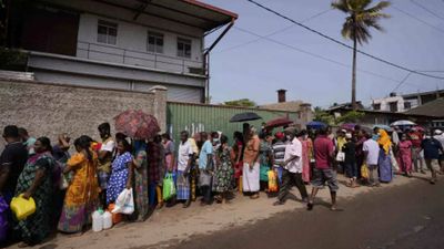 Sri Lanka can’t find cash to pay even one ship for petrol