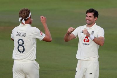 England pledge to make most of veteran bowlers Broad and Anderson