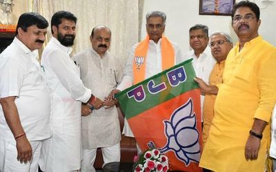Horatti formally joins BJP in CM’s presence