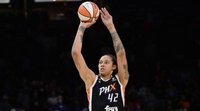 Dawn Staley Shows Support For Brittney Griner in Tweets