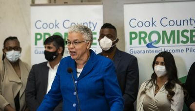 Cook County launches guaranteed income pilot program; thousands of residents to get $500 a month for 2 years