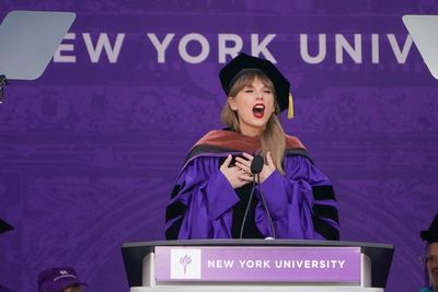 Taylor Swift gets honorary degree from New York University