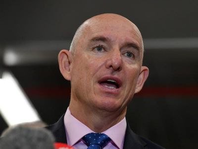 Libs won't back 'artificial' wage figure