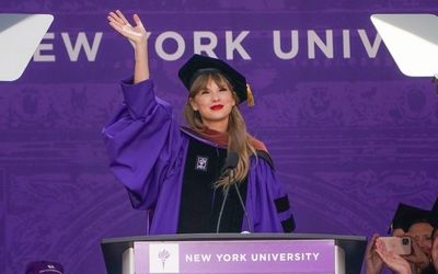Dr Taylor Swift: Pop star receives honorary doctorate from New York University