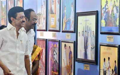 Stalin inaugurates painting exhibition on one year of governance