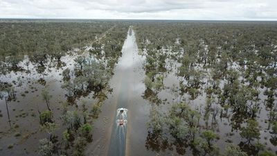 NSW town Weilmoringle prepares to be cut off for winter, as rain replaces drought and closes roads