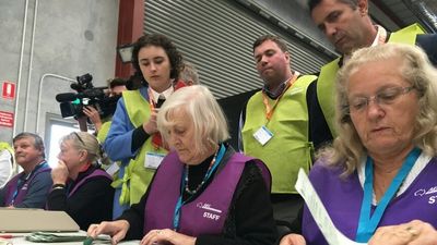 Thousands respond to Australian Electoral Commission's urgent call for election workers