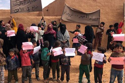Syrians struggle to survive in ‘no man’s land’ desert camp
