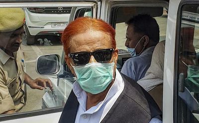 Supreme Court uses its powers under Article 142 to grant Azam Khan interim bail