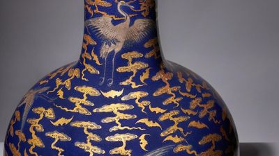 Rare 18th-century Chinese vase kept in English kitchen sells for $2.5 million