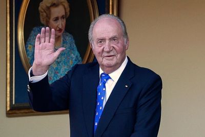 Scandal-hit former king returning to Spain after 2 years
