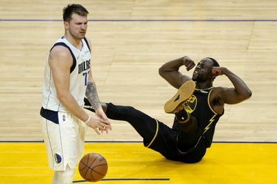 This incredible photo of Draymond Green flexing at the Mavs had NBA fans going off