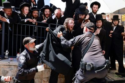Jewish worshippers clash with police at pilgrimage site