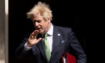 Civil servants and No 10 advisers furious over single fine for Boris Johnson