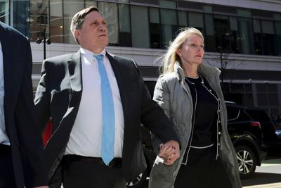 Parents convicted in college scam remain free during appeal