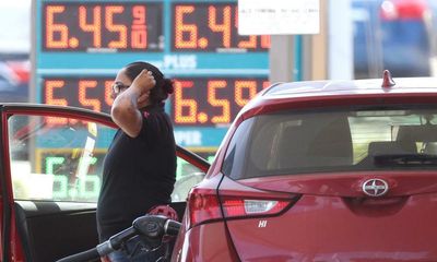 Average price of gas surpasses $6 a gallon for first time in California