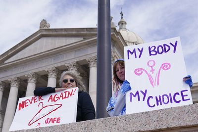 US: Oklahoma passes bill banning nearly all abortions