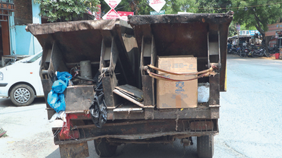 Licence to flout? Lucknow Municipal Corporation garbage vehicles ply sans number plates