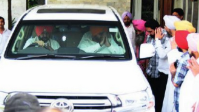 Punjab: Navjot Singh Sidhu highlights ‘mammoth inflation’ with elephant ride