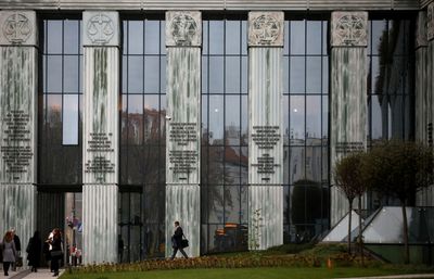 Polish lawmakers reach compromise on court reform with eye on EU funds